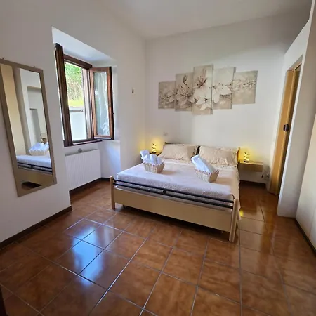 Dom wakacyjny Lily Loggiadeifiori With Private Patio Near Station, Bus And Swiss Boarder Como