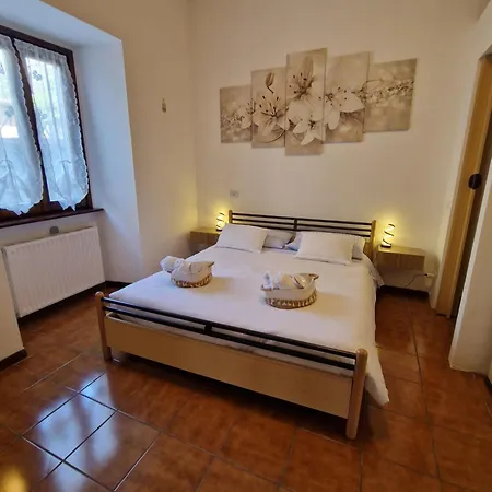 Lily Loggiadeifiori With Private Patio Near Station, Bus And Swiss Boarder 펜션 *