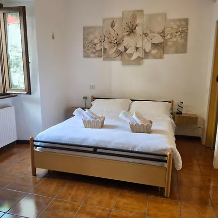 Lily Loggiadeifiori With Private Patio Near Station, Bus And Swiss Boarder *