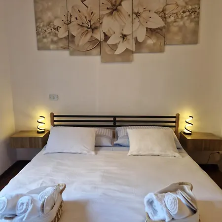 Lily Loggiadeifiori With Private Patio Near Station, Bus And Swiss Boarder * 코모