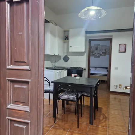 Lily Loggiadeifiori With Private Patio Near Station, Bus And Swiss Boarder 펜션