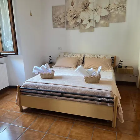 펜션 Lily Loggiadeifiori With Private Patio Near Station, Bus And Swiss Boarder *