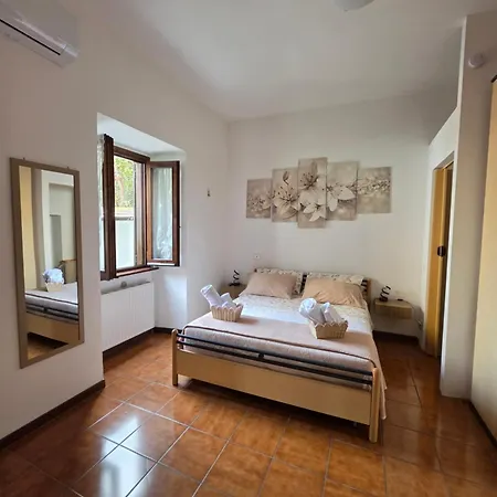 Lily Loggiadeifiori With Private Patio Near Station, Bus And Swiss Boarder Como